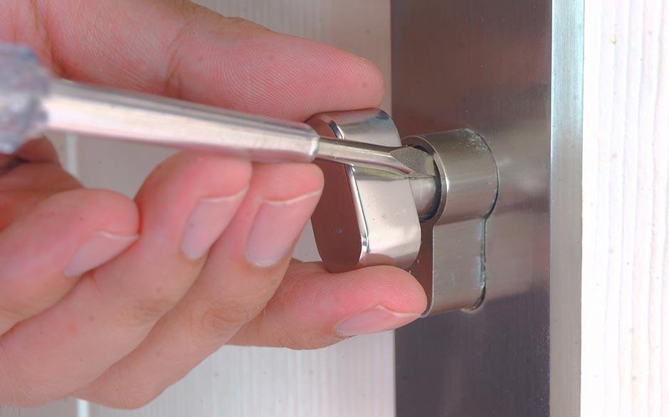 dépannage en urgence serrurier Courbevoie